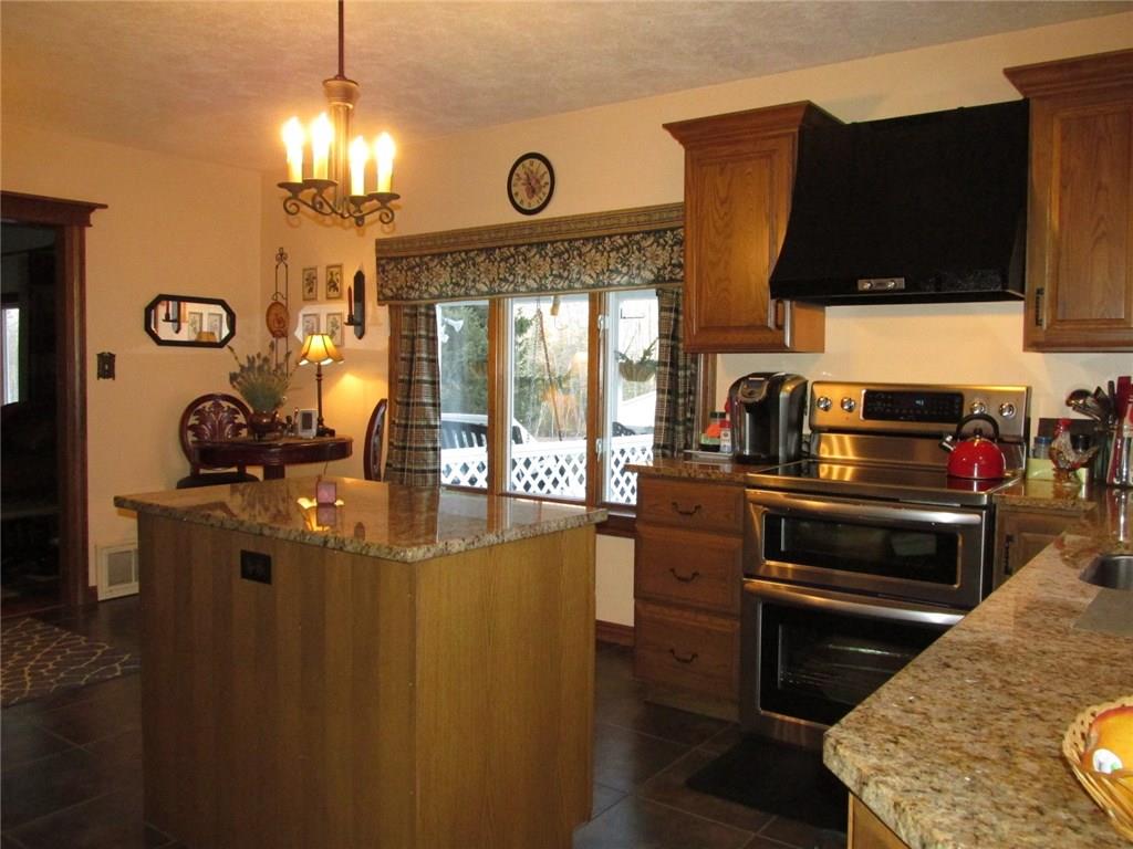 392 Maple Summit Road Mill Run, PA 15464 - Photo 5 of 25 The corner table allows for a quick bite to eat. Flooring is over sized PORCILIN, not ceramic tile! How about that stainless electric stove and double oven! Let's take a look at the dining room next.