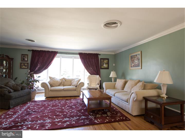 1833 Bertram Road Abington, PA 19006 - Photo 4 of 21 Living Room