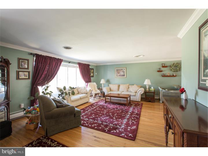 1833 Bertram Road Abington, PA 19006 - Photo 5 of 21 Living Room