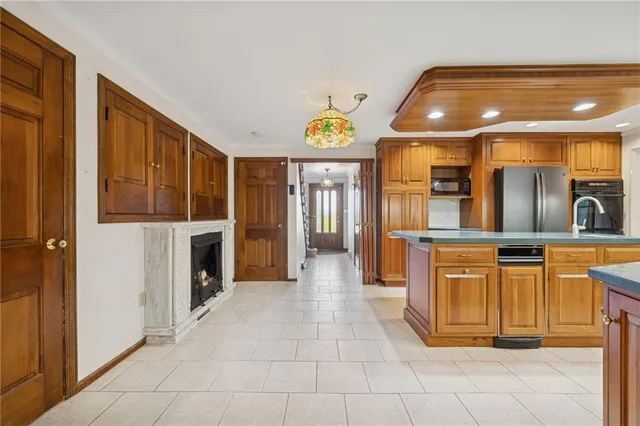 a view of an entryway with dining area