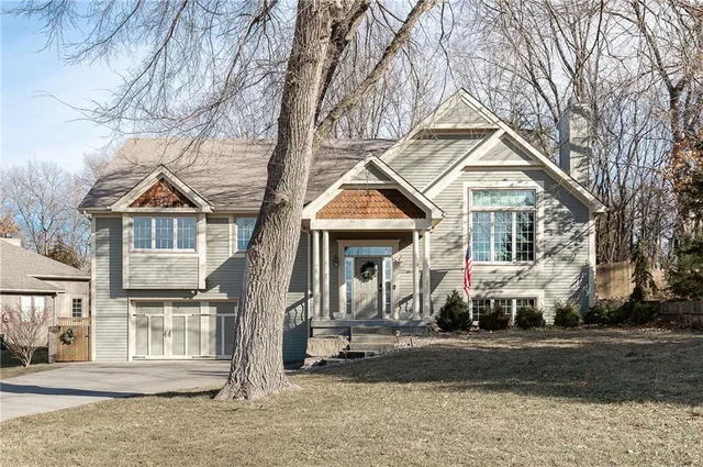 $475,000 | 7203 Northwest Eastside Drive, Weatherby Lake, MO 64152