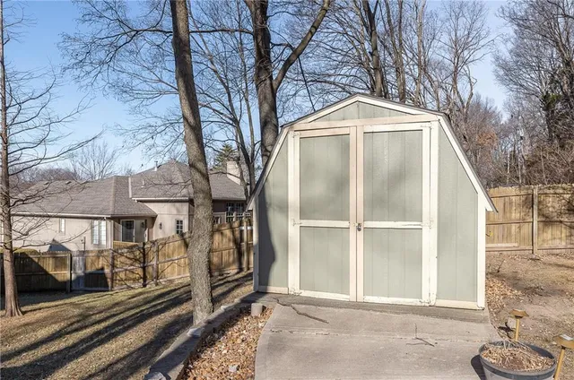 $475,000 | 7203 Northwest Eastside Drive, Weatherby Lake, MO 64152