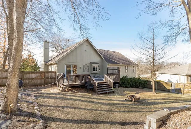 $475,000 | 7203 Northwest Eastside Drive, Weatherby Lake, MO 64152