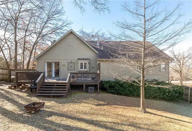 $475,000 | 7203 Northwest Eastside Drive, Weatherby Lake, MO 64152