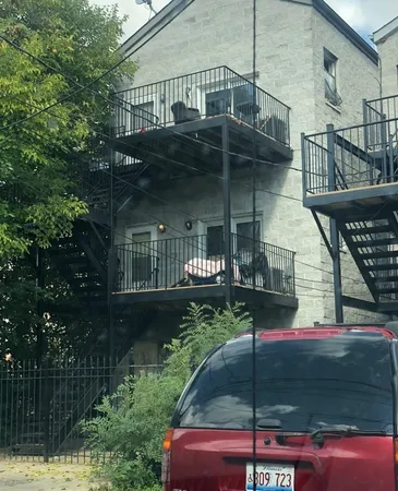 $1,850 | 2949 West Arthington Street, Unit 1, Chicago, IL 60612