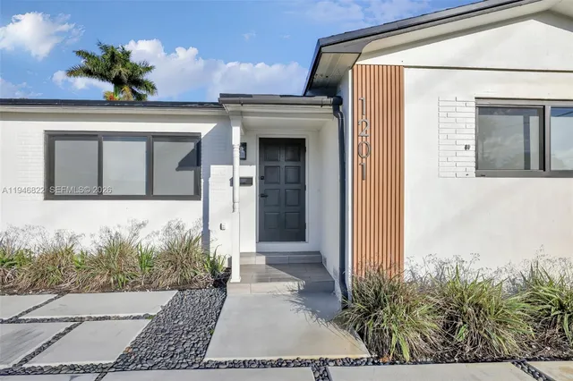 $3,800 | 1201 North 16th Avenue, Hollywood, FL 33020