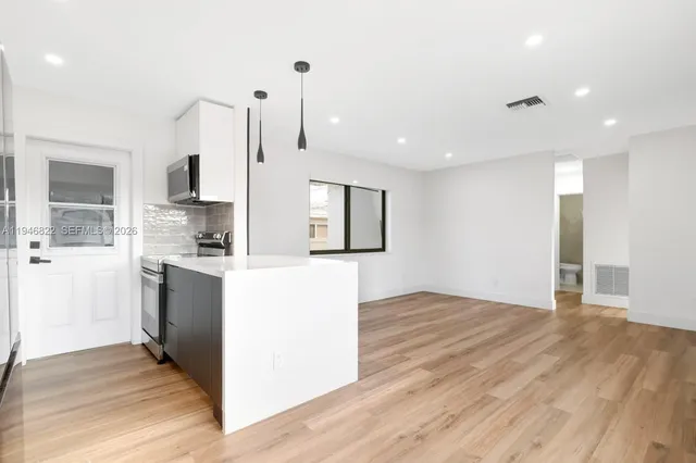 $3,500 | 1201 North 16th Avenue, Hollywood, FL 33020