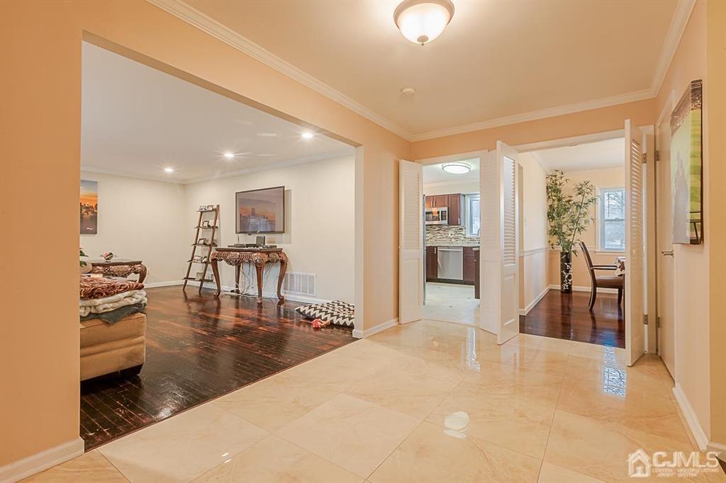 41 Woodmere Road North Brunswick, NJ 08902 - Photo 4 of 33 Gallery Image 4