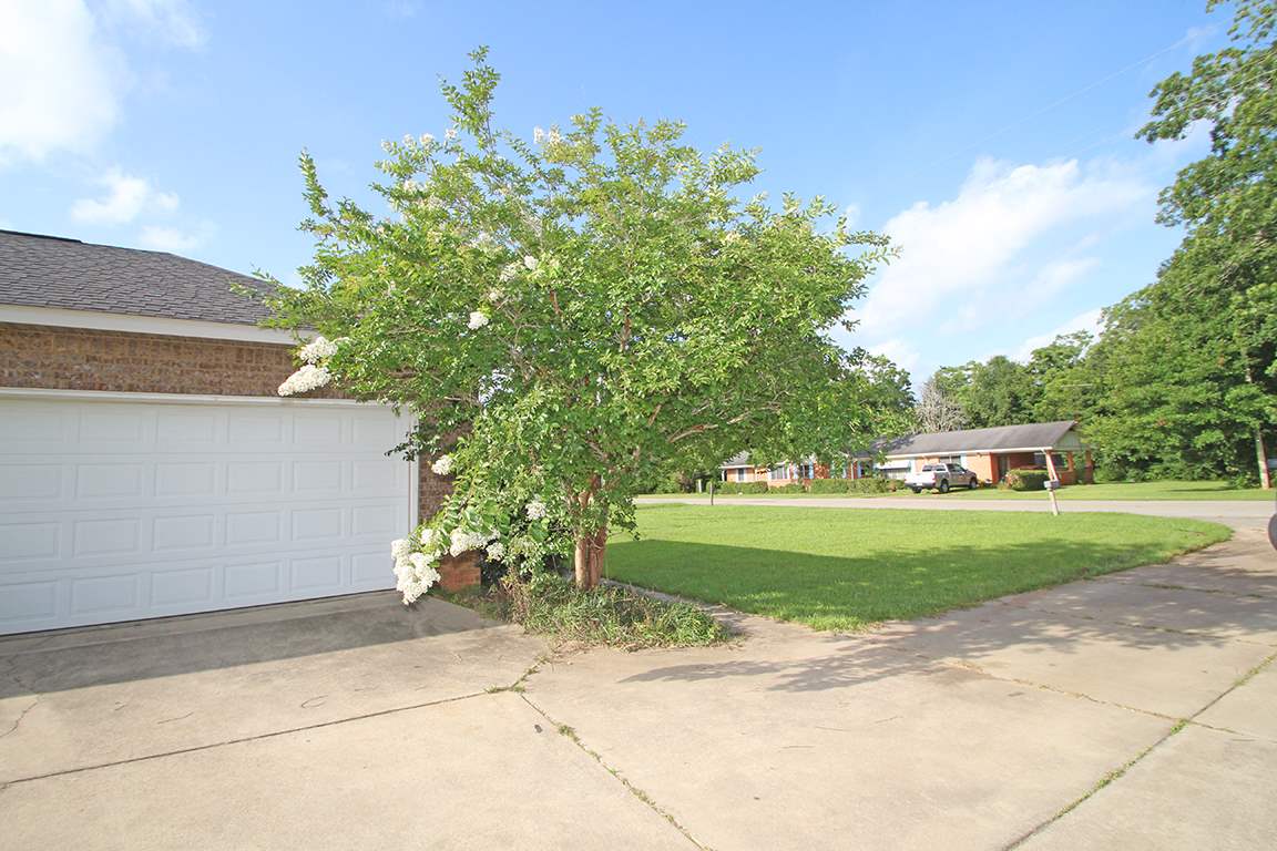 27417 Boaz Road West Loxley, AL 36551 - Photo 2 of 23