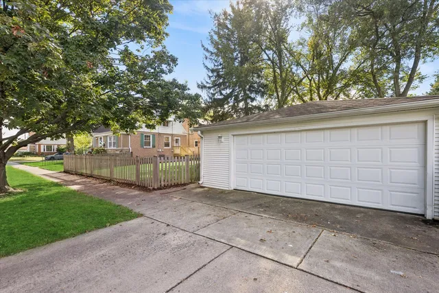 $389,000 | 1500 Bristol Avenue, Westchester, IL 60154