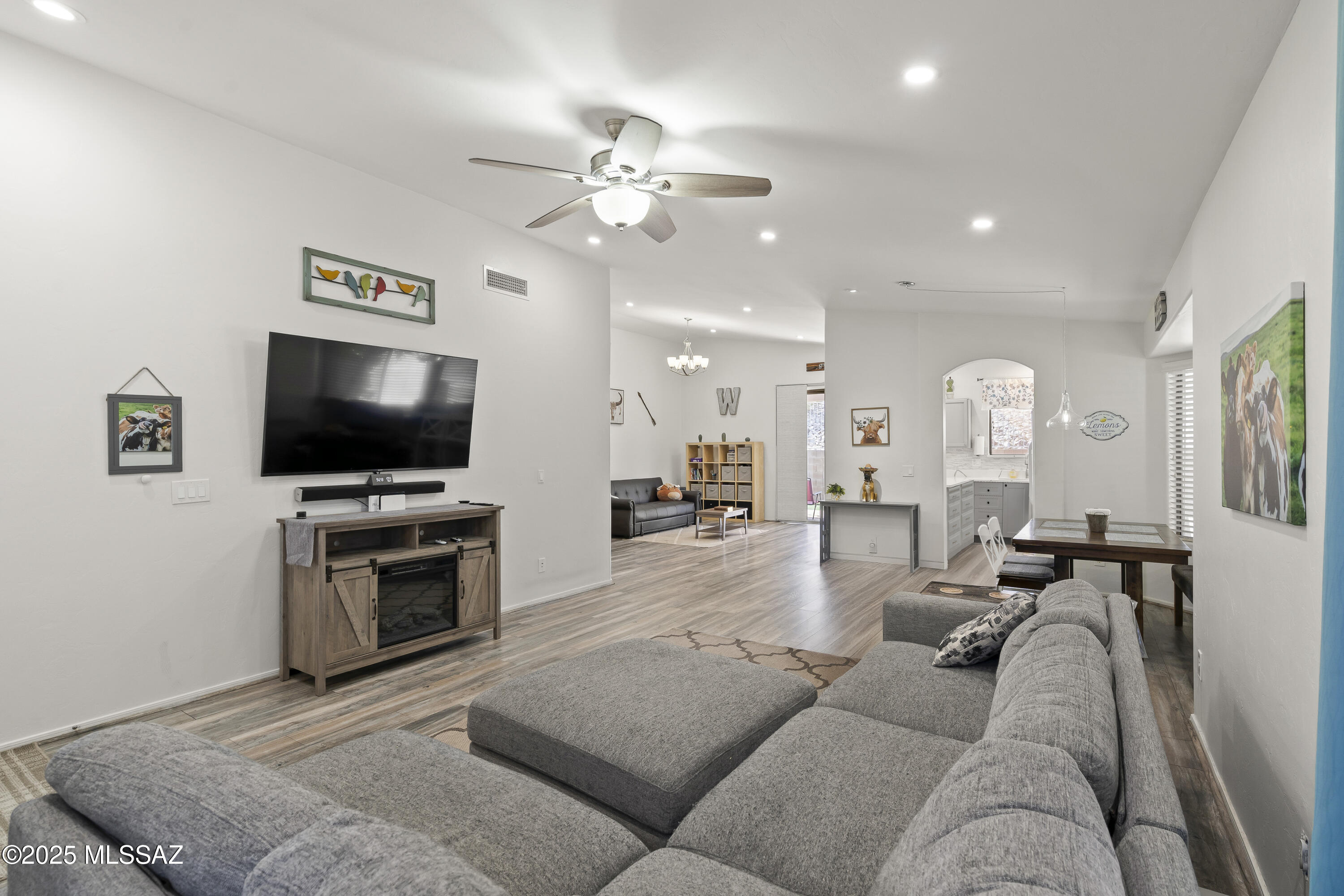 519 West Silvertip Road Tucson, AZ 85737 - Photo 5 of 29