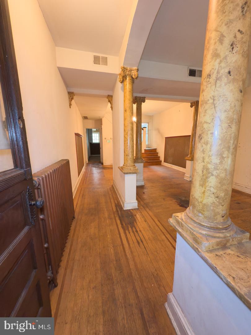 3539 Roland Avenue Baltimore, MD 21211 - Photo 5 of 34
