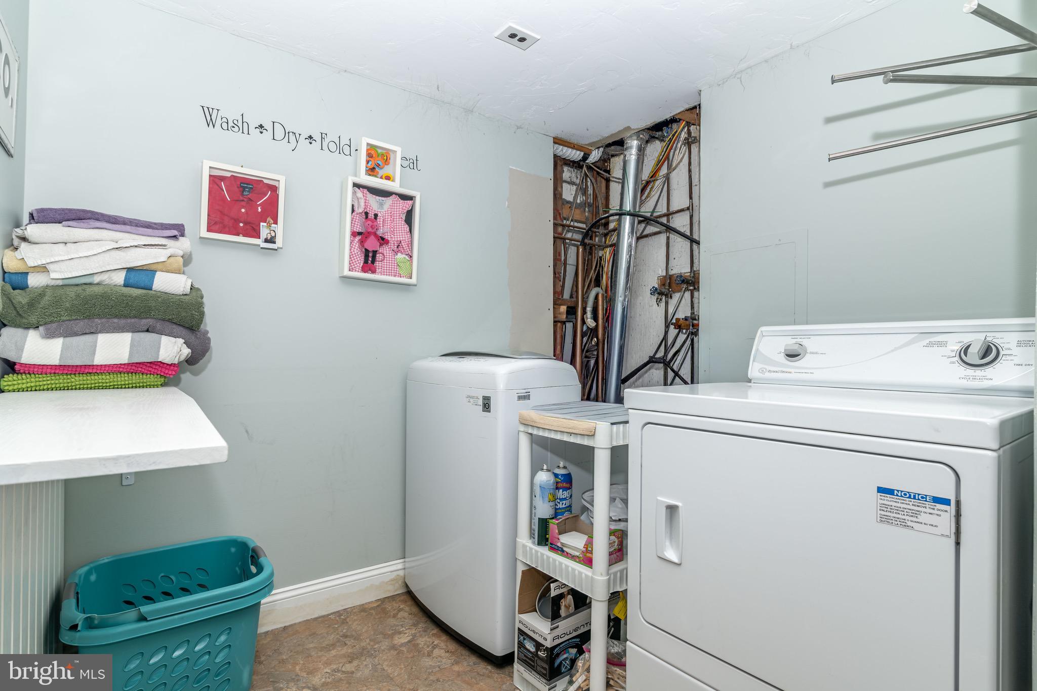 98 Nantucket Trail Medford, NJ 08055 - Photo 37 of 69 a utility room with dryer and washer