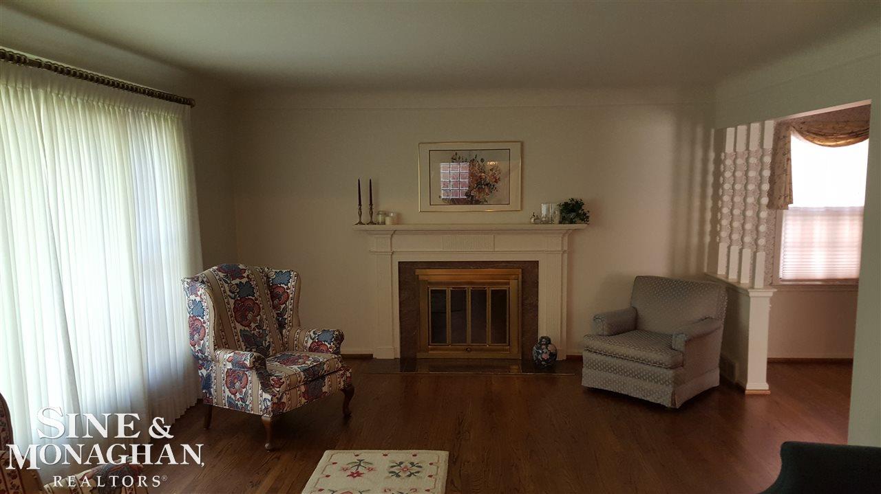 1960 Prestwick Road Grosse Pointe Woods, MI 48236 - Photo 2 of 13