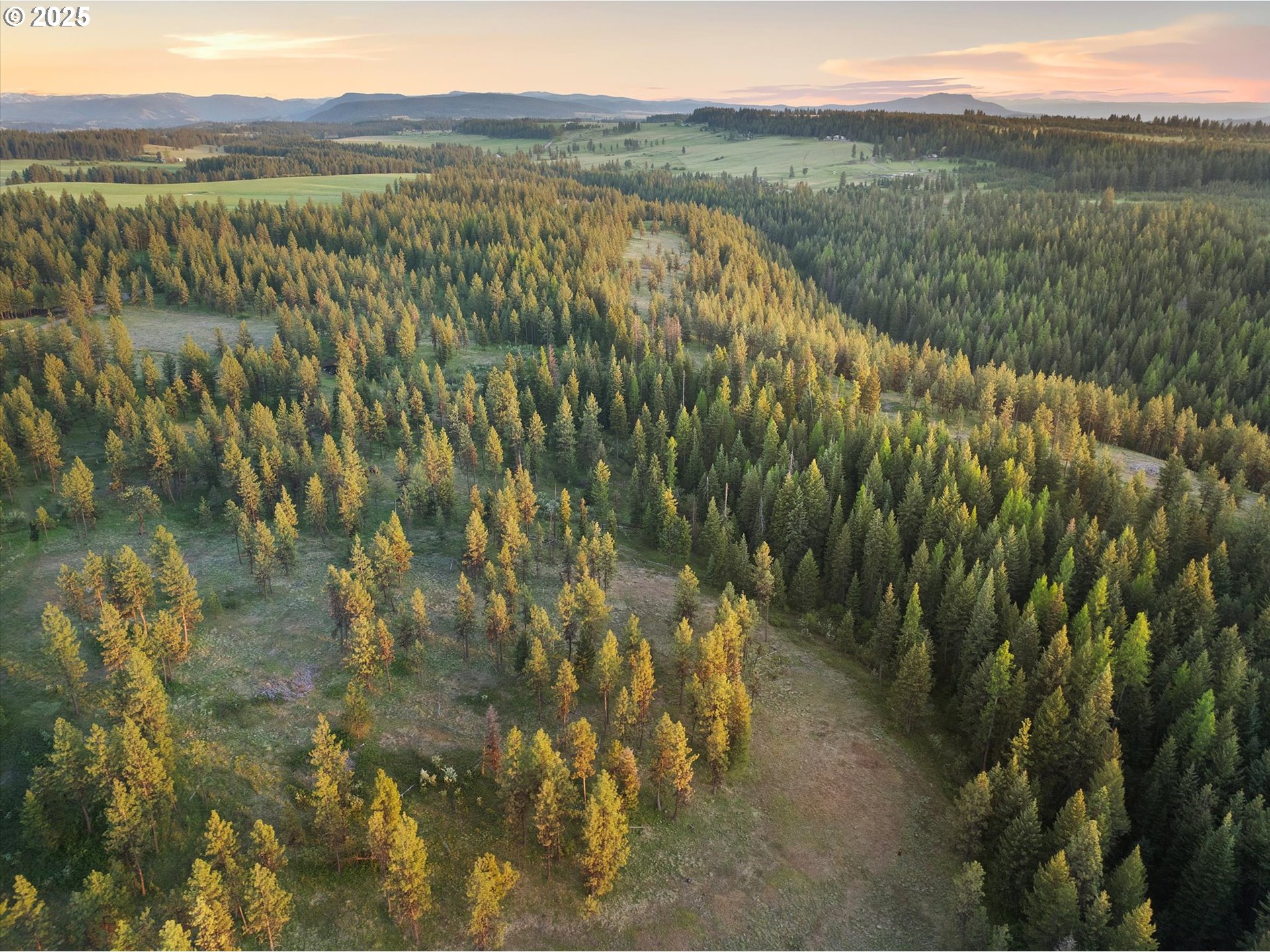 74576 Thompson Road Elgin, OR 97827 - Photo 18 of 47 a view of lake with mountain