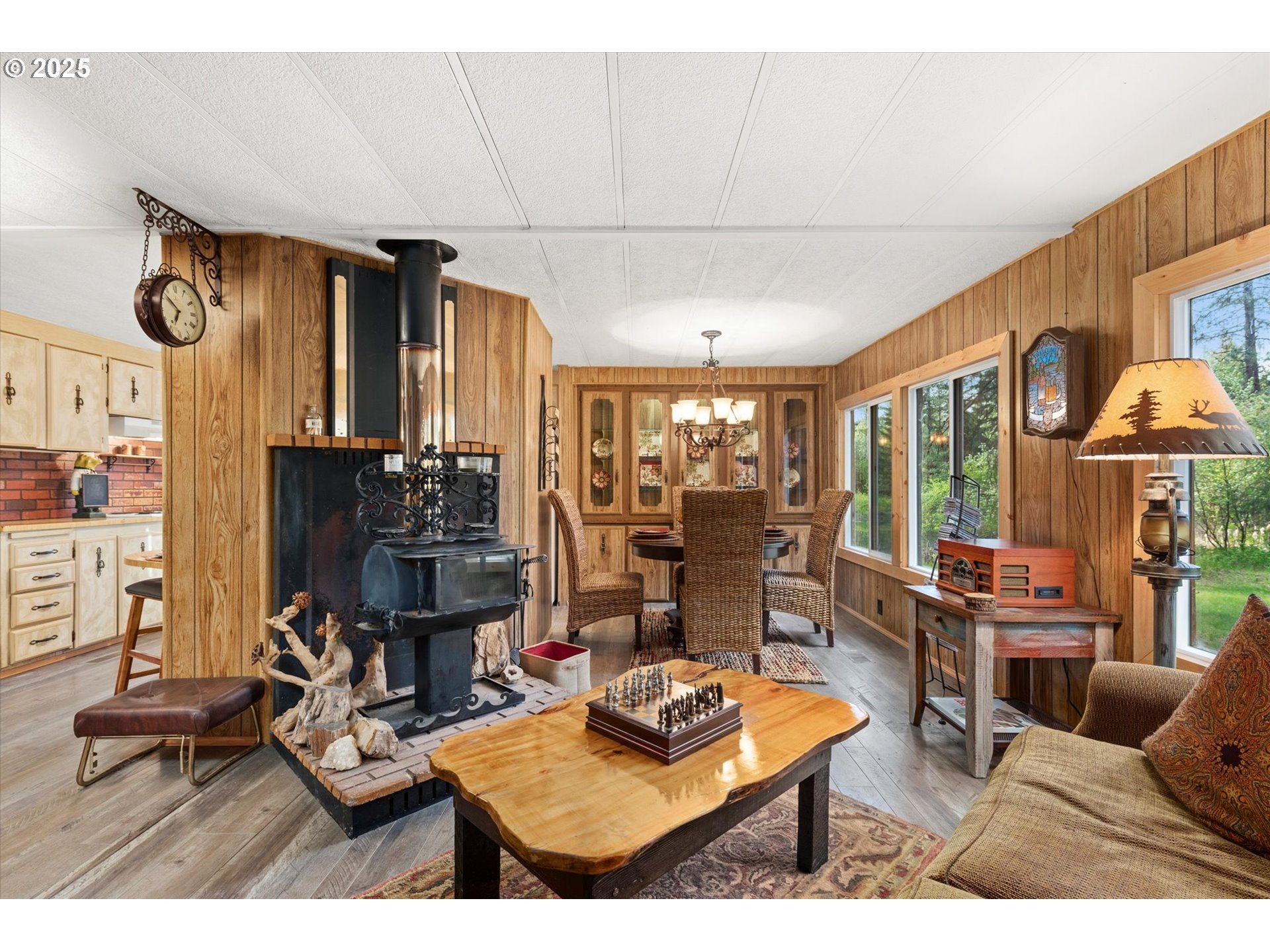 74576 Thompson Road Elgin, OR 97827 - Photo 27 of 47 a living room with furniture and a flat screen tv