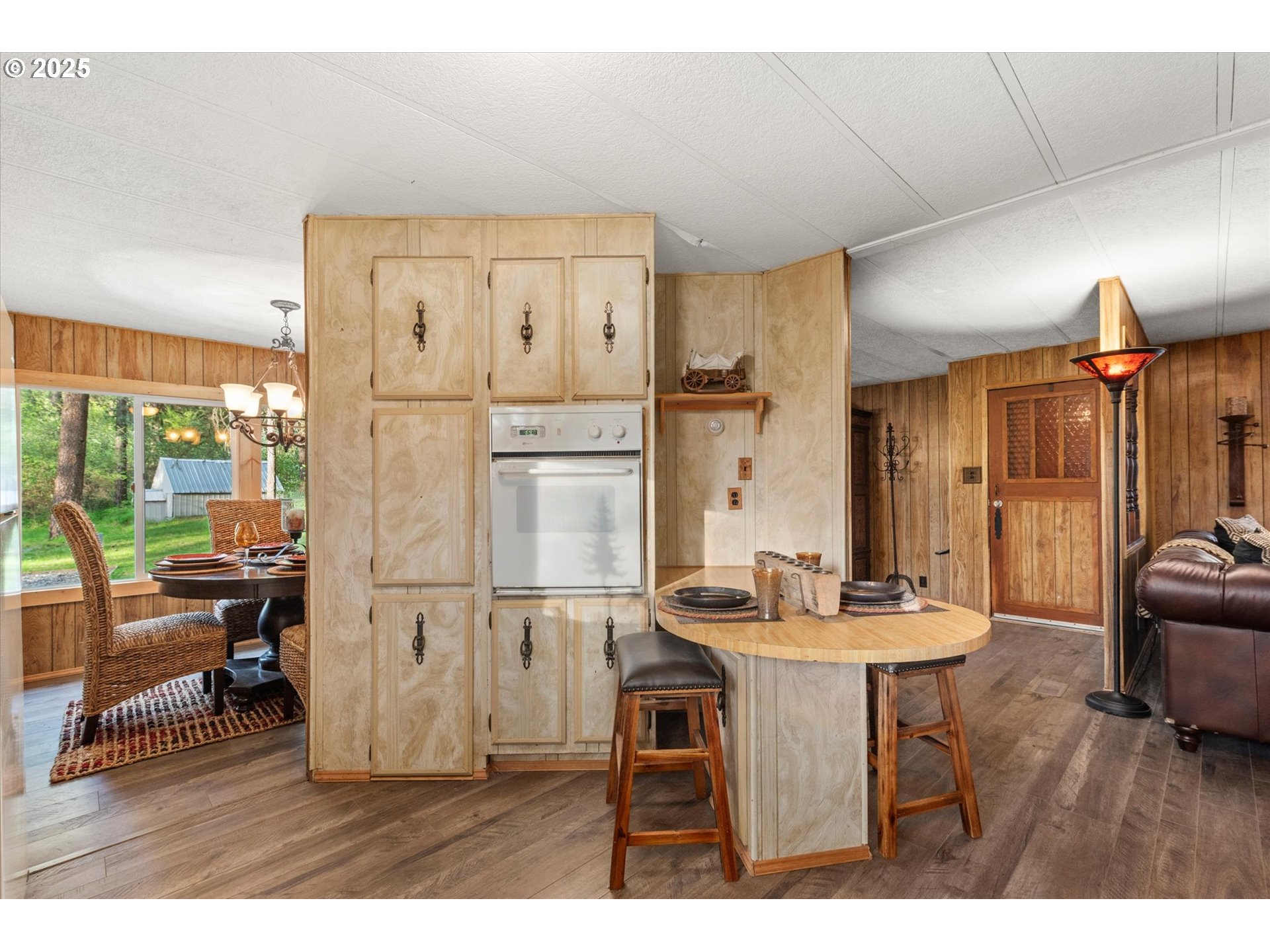 74576 Thompson Road Elgin, OR 97827 - Photo 32 of 47 a dining room with furniture and wooden floor
