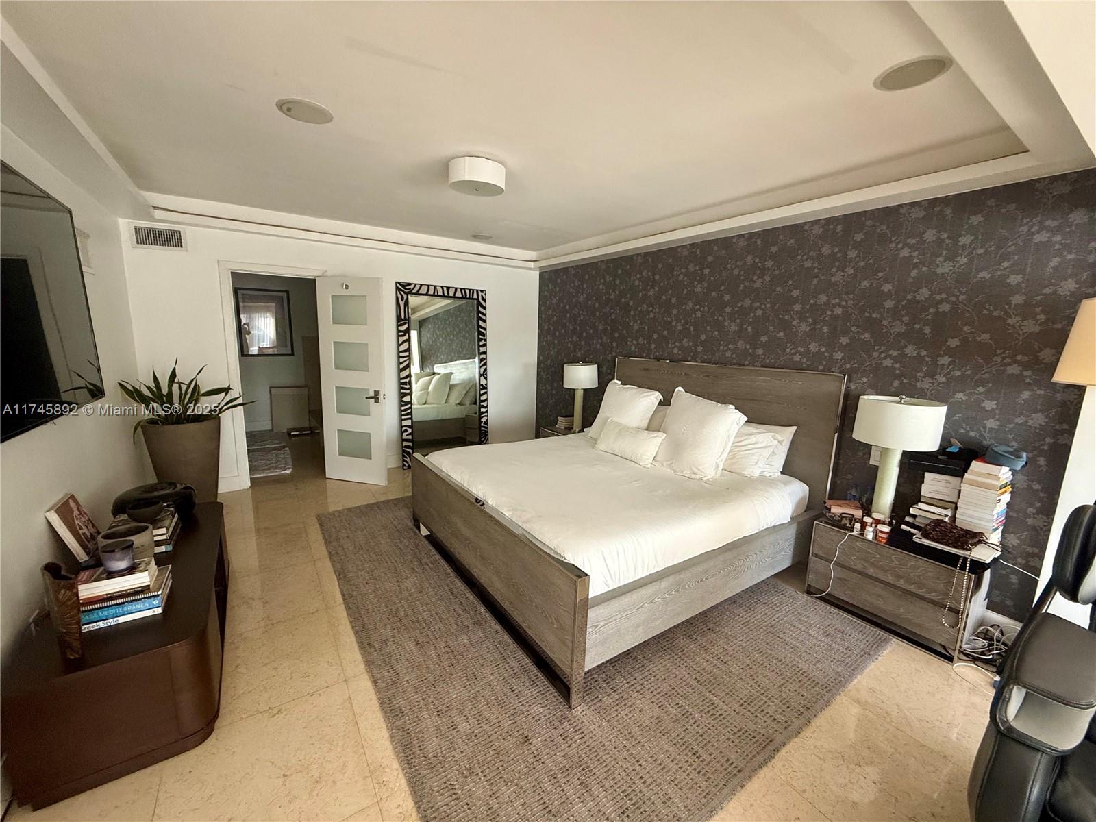 1670 Daytonia Road Miami Beach, FL 33141 - Photo 21 of 24