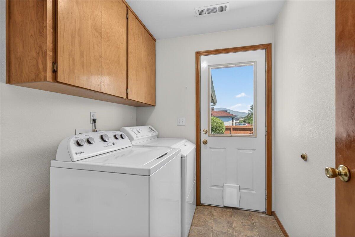 124 Samuel Lane Phoenix, OR 97535 - Photo 24 of 42 20-20