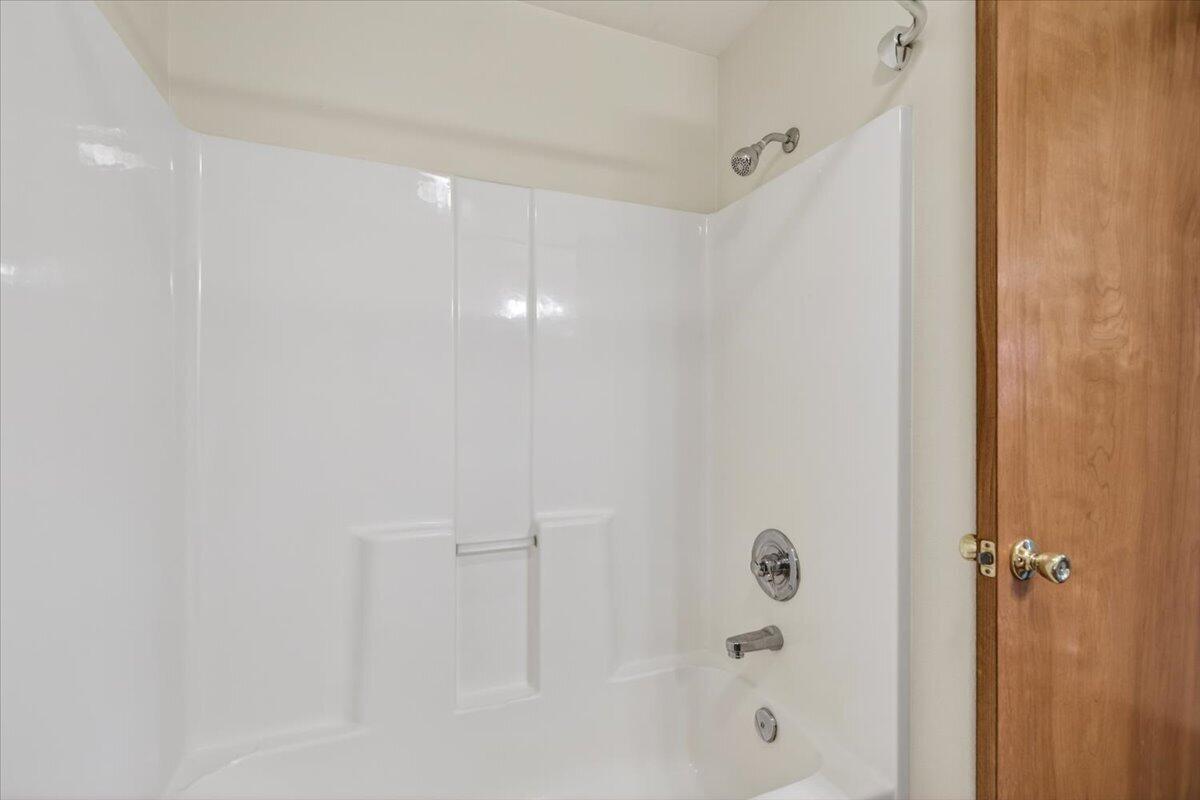 124 Samuel Lane Phoenix, OR 97535 - Photo 27 of 42 23-23