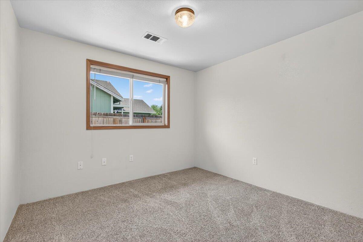 124 Samuel Lane Phoenix, OR 97535 - Photo 28 of 42 24-24