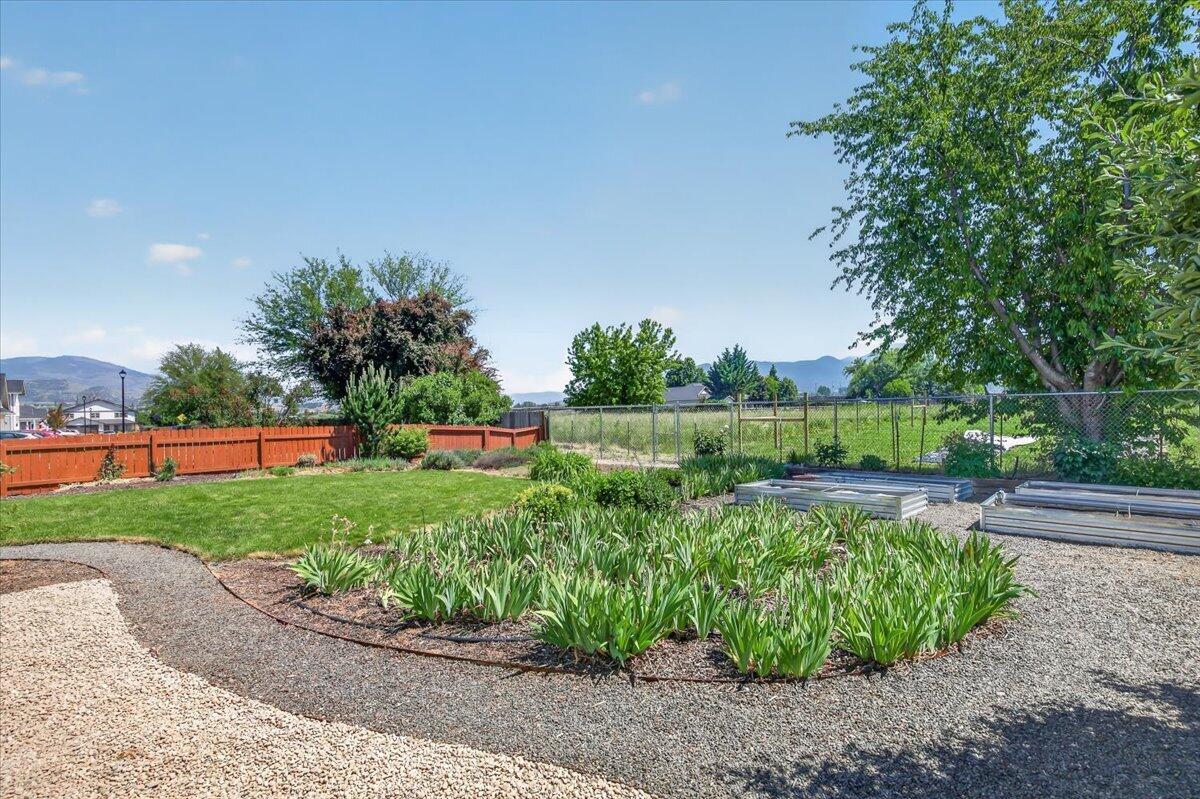 124 Samuel Lane Phoenix, OR 97535 - Photo 34 of 42 30-30