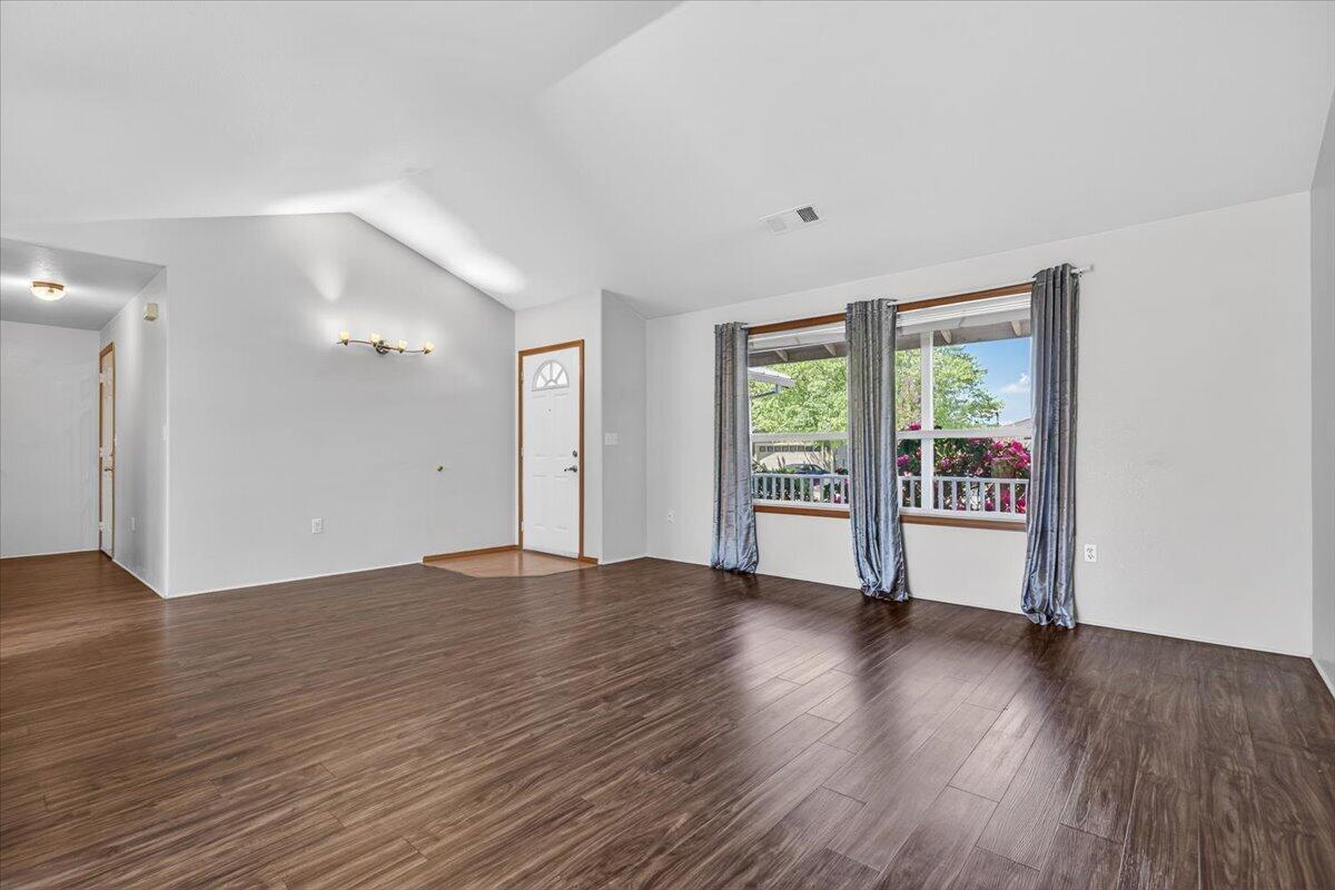 124 Samuel Lane Phoenix, OR 97535 - Photo 10 of 42 08-8