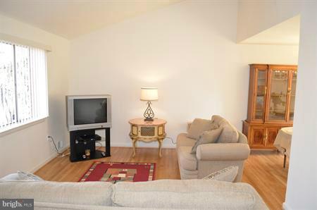 9421 Weaver Street Silver Spring, MD 20901 - Photo 18 of 24 Living Room