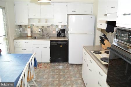 9421 Weaver Street Silver Spring, MD 20901 - Photo 8 of 24 Kitchen