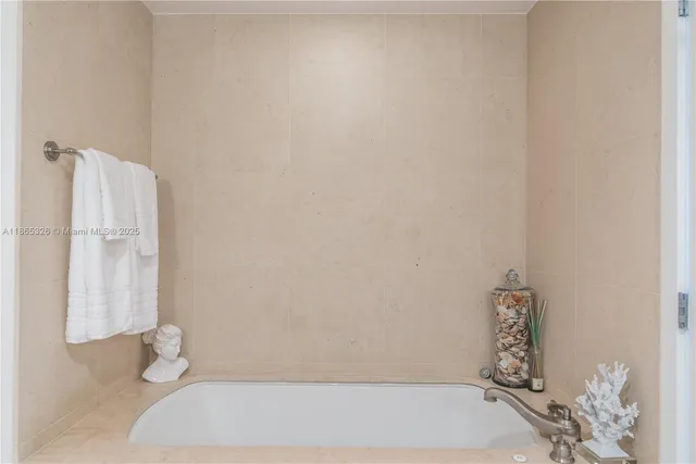 $2,299,000 | 6899 Collins Avenue, Unit 1605, Miami Beach, FL 33141