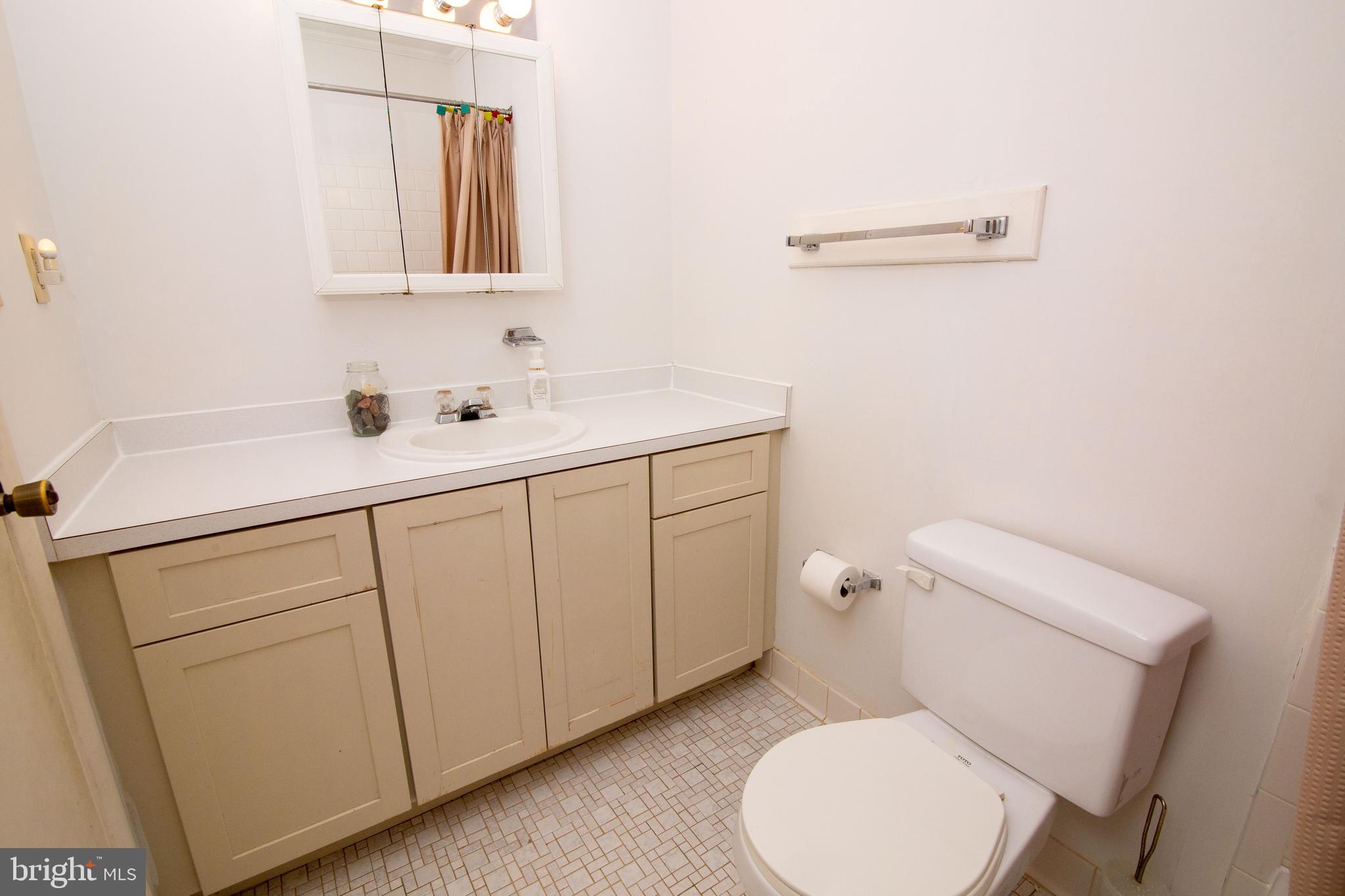 2 Drawbridge Court Baltimore, MD 21228 - Photo 19 of 27 Hall bathroon