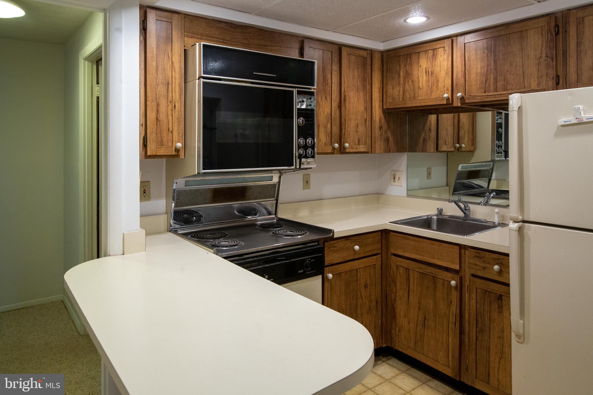2 Drawbridge Court Baltimore, MD 21228 - Photo 23 of 27 Full kitchen in lower level