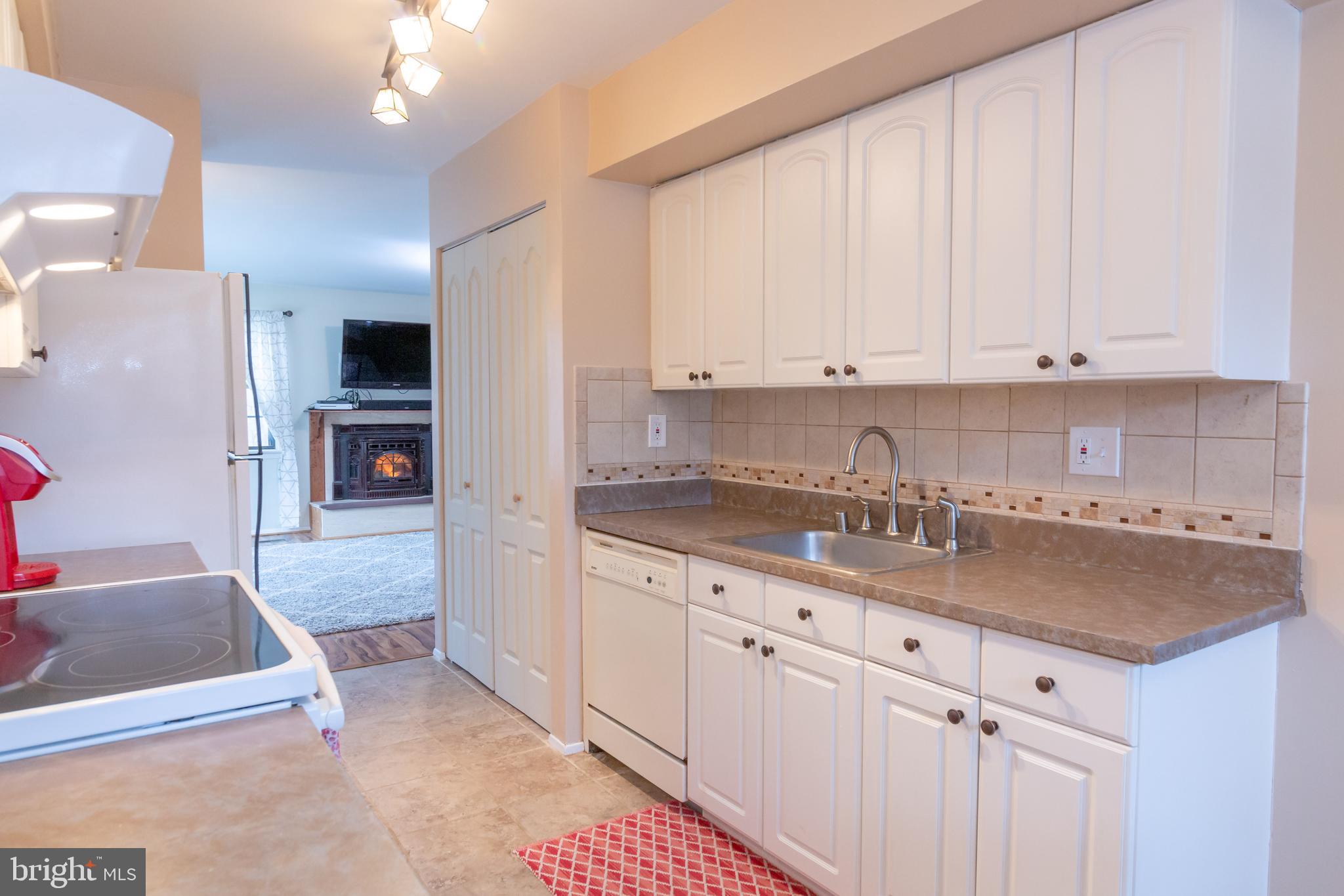 2 Drawbridge Court Baltimore, MD 21228 - Photo 8 of 27 Stylish white kitchen