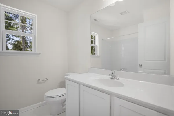 a picture of a book shelf