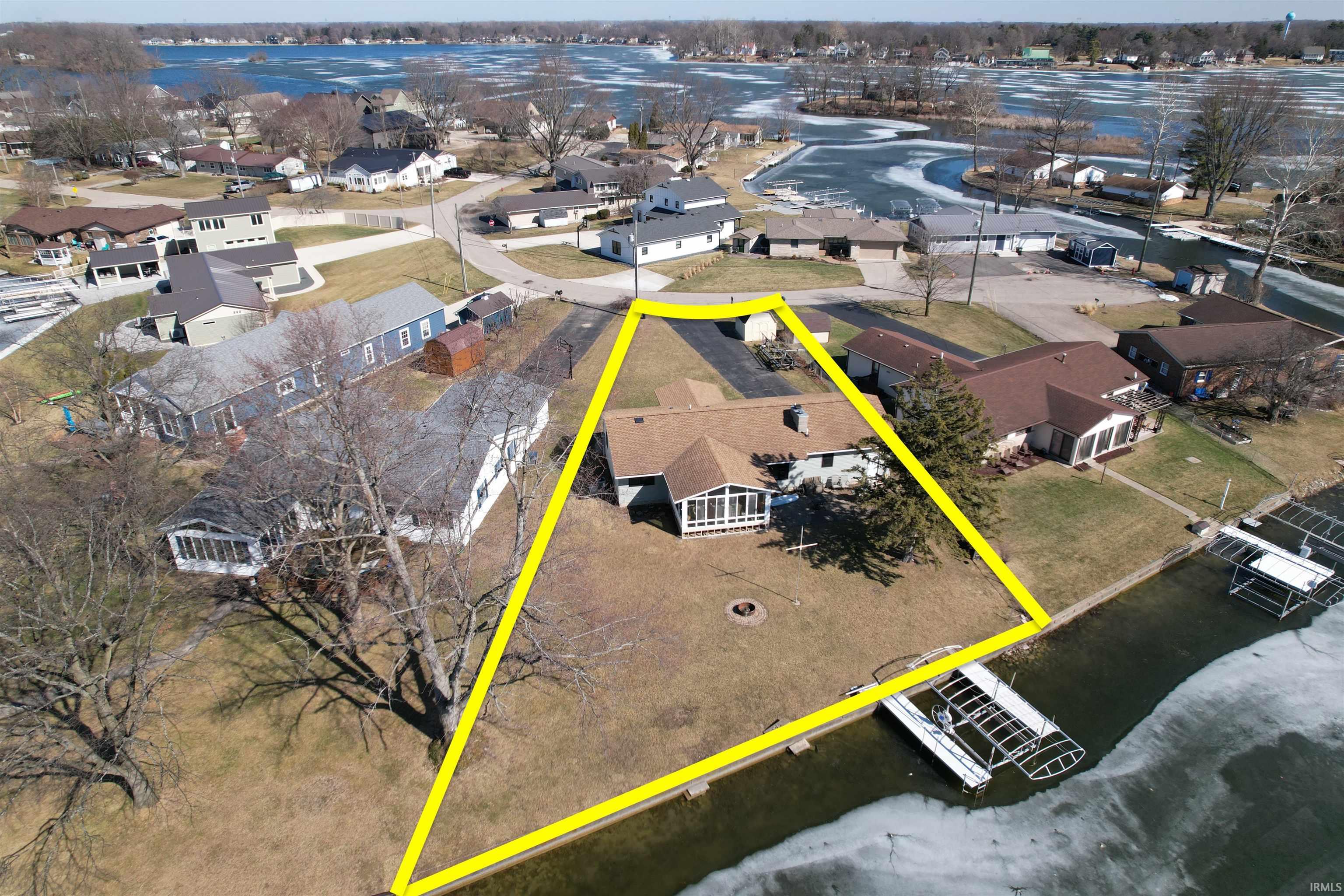 2613 Wolfs Point Drive Rochester, IN 46975 - Photo 4 of 37