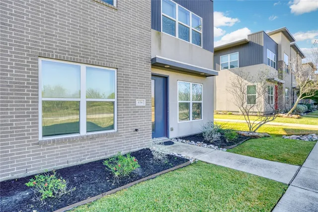 $325,000 | 434 William D. Fitch Parkway, College Station, TX 77845