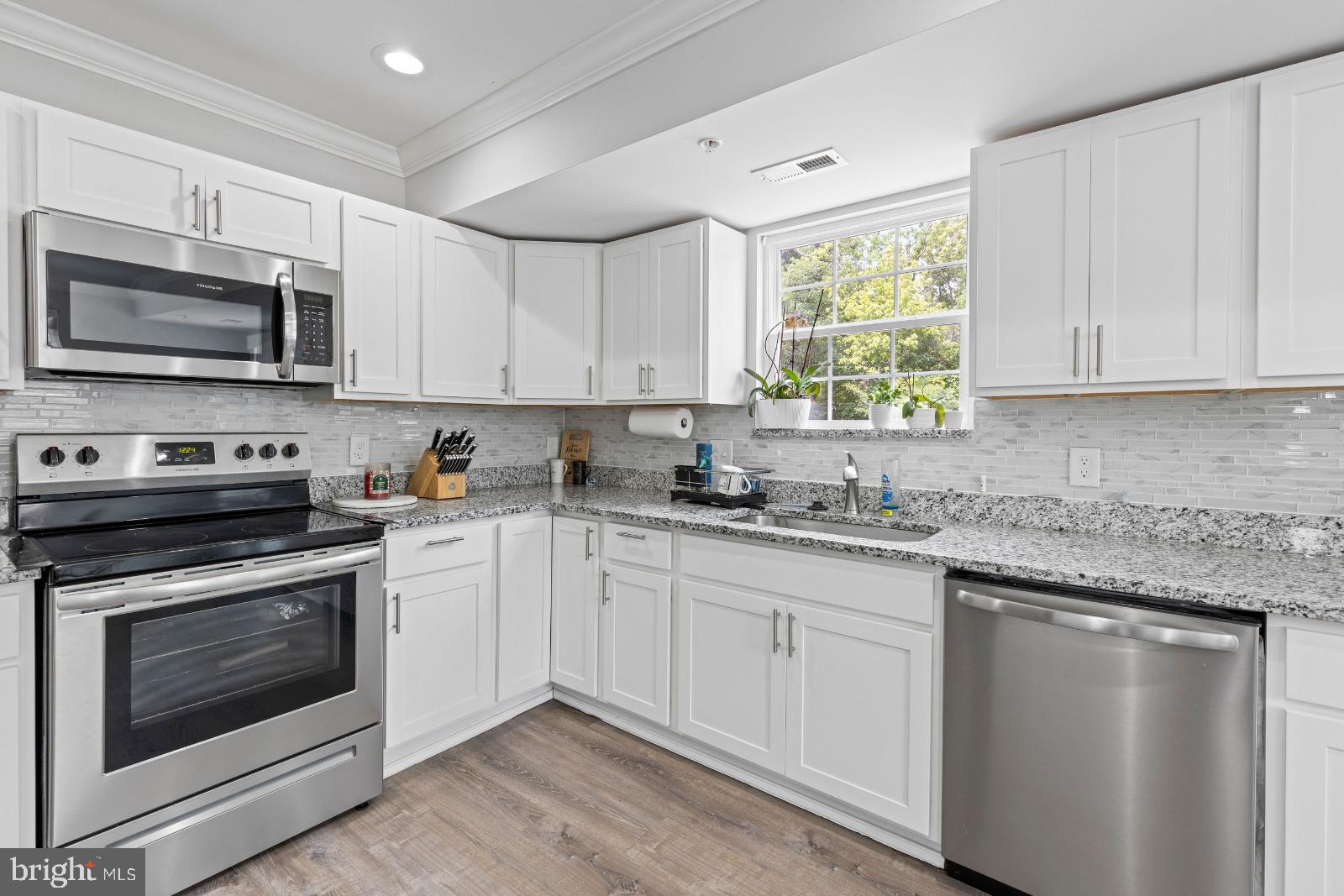 1718 Pinewood Drive Baltimore, MD 21222 - Photo 6 of 17