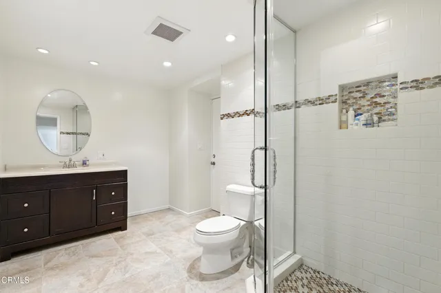 a view of a house with backyard porch and garden