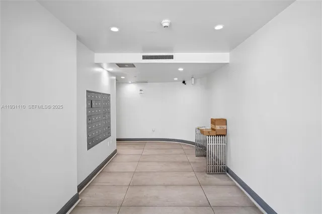 a view of livingroom with furniture