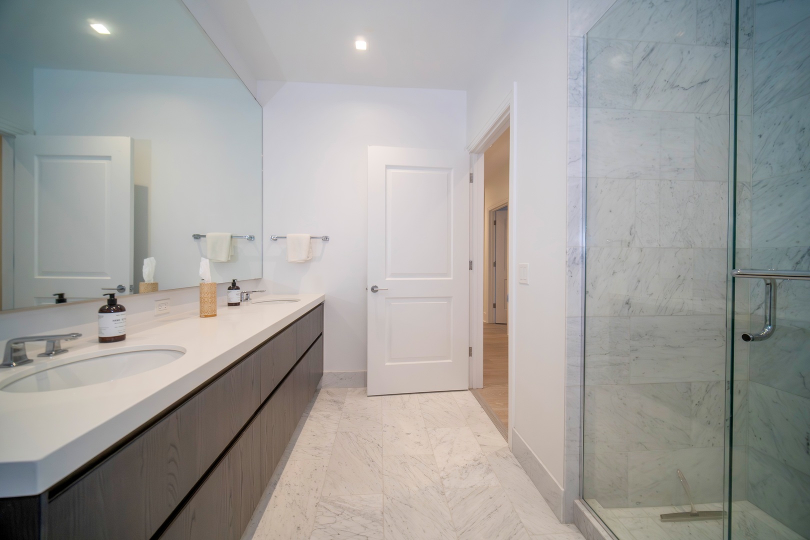 363 East Wacker Drive, Unit 2706 Chicago, IL 60601 - Photo 18 of 33