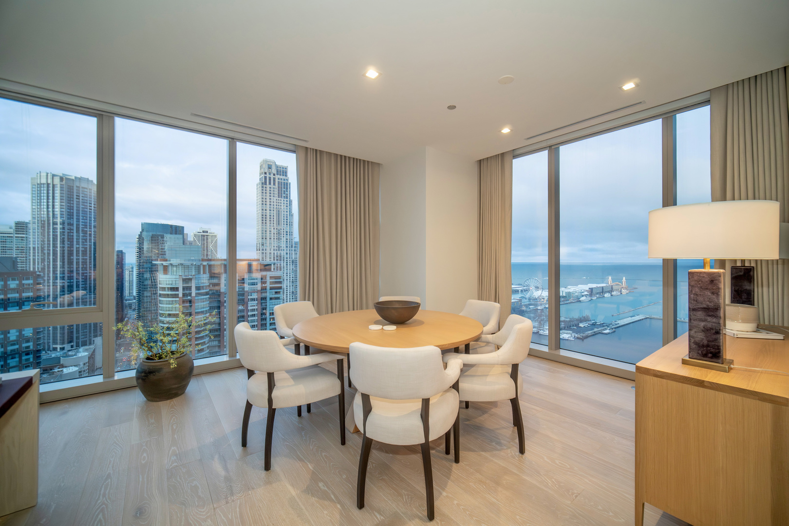 363 East Wacker Drive, Unit 2706 Chicago, IL 60601 - Photo 2 of 33