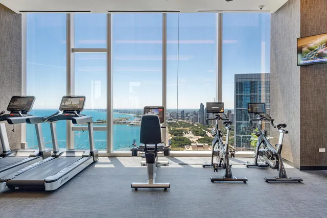 $2,400,000 | 363 East Wacker Drive, Unit 2706, Chicago, IL 60601