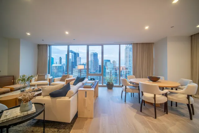 $2,400,000 | 363 East Wacker Drive, Unit 2706, Chicago, IL 60601