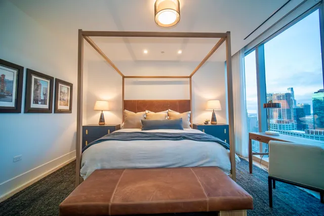 $2,400,000 | 363 East Wacker Drive, Unit 2706, Chicago, IL 60601