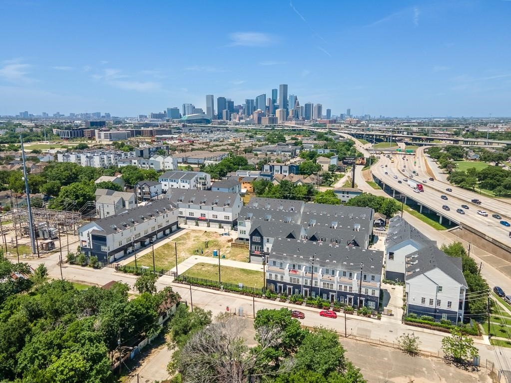 739 Bringhurst Street Houston, TX 77020 - Photo 11 of 15 a view of a city