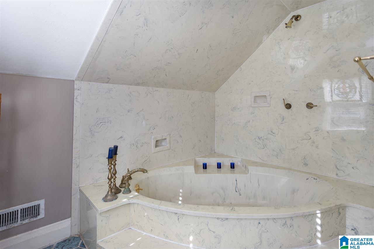 1124 Montvue Road Anniston, AL 36207 - Photo 22 of 38