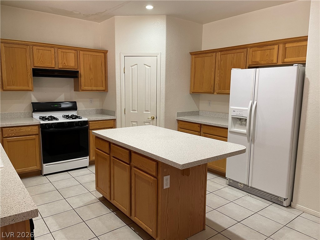 105 Parker Ranch Drive Henderson, NV 89012 - Photo 4 of 12 This spacious kitchen offers a functional layout and ample counter space for daily living.