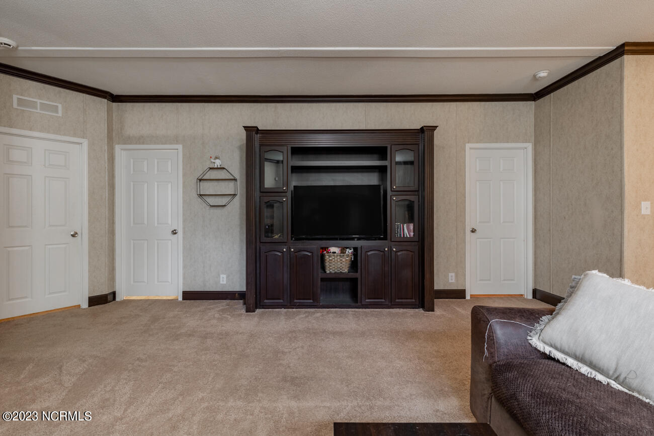 160 Porters Ridge Road Jacksonville, NC 28540 - Photo 17 of 34 Living Room