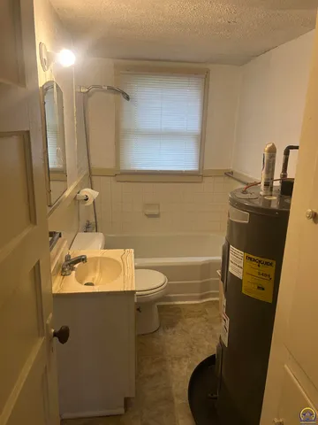 $82,500 | 626 Southwest Medford Avenue, Topeka, KS 66606