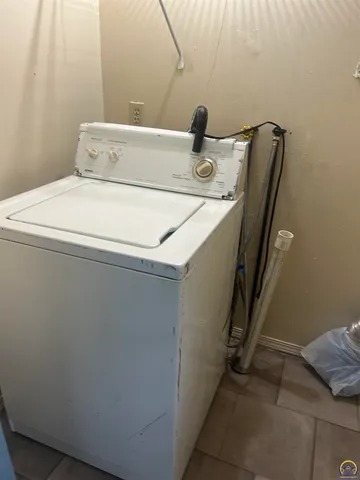 $82,500 | 626 Southwest Medford Avenue, Topeka, KS 66606